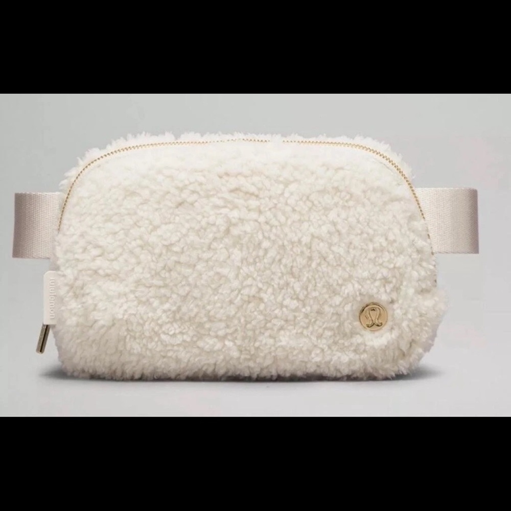 Lululemon Athletica White Sherpa Cosmetic belt bag large 2L